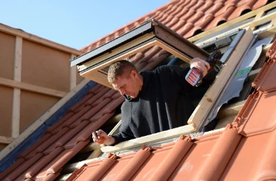 Pose de fenêtres de toit Velux à Tréfumel